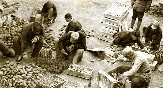 bti体育集团的前身华兴铁工厂诞生，后发展为徐州沉型机械厂