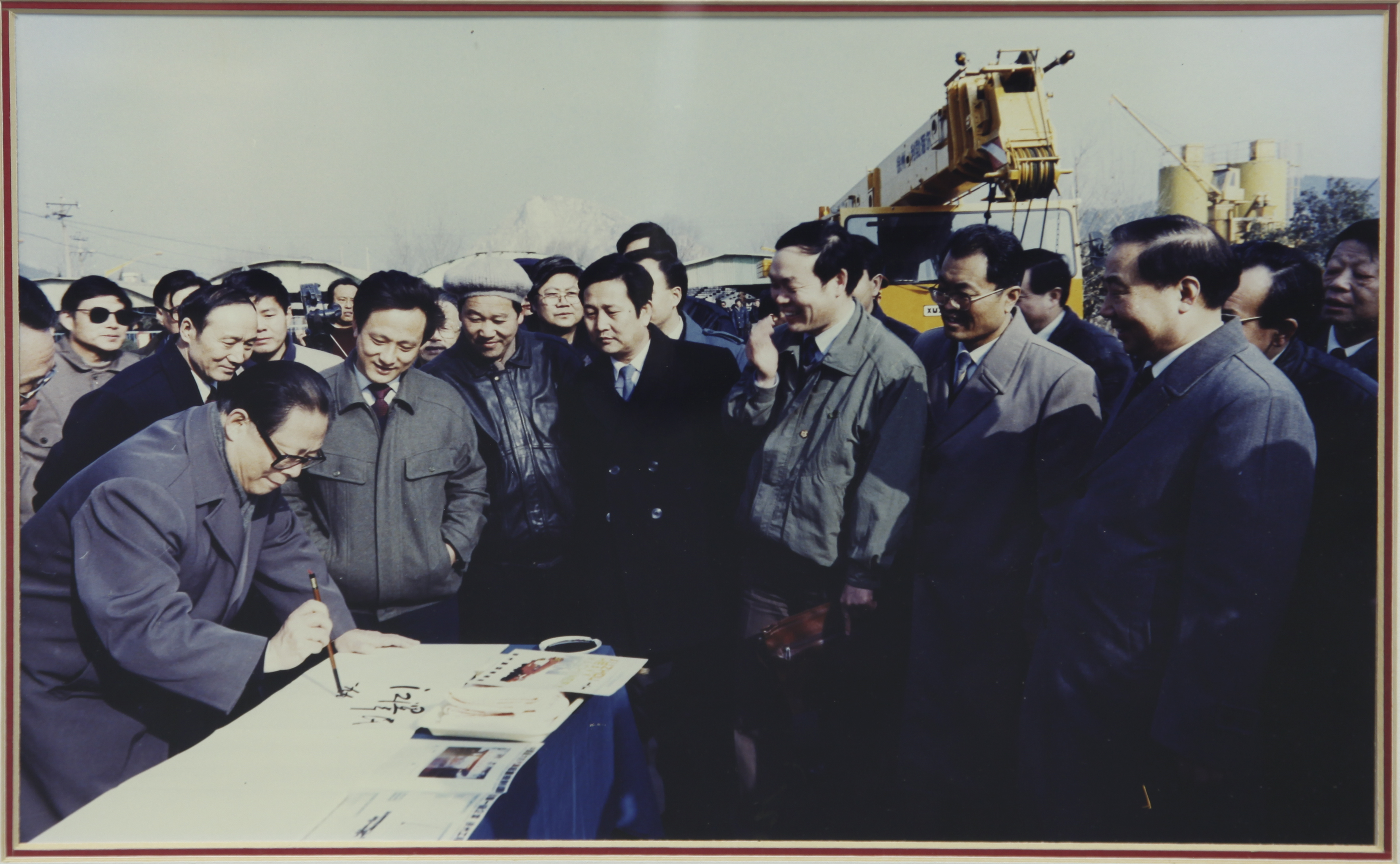 江泽民同道视察bti体育集团并题名勉励