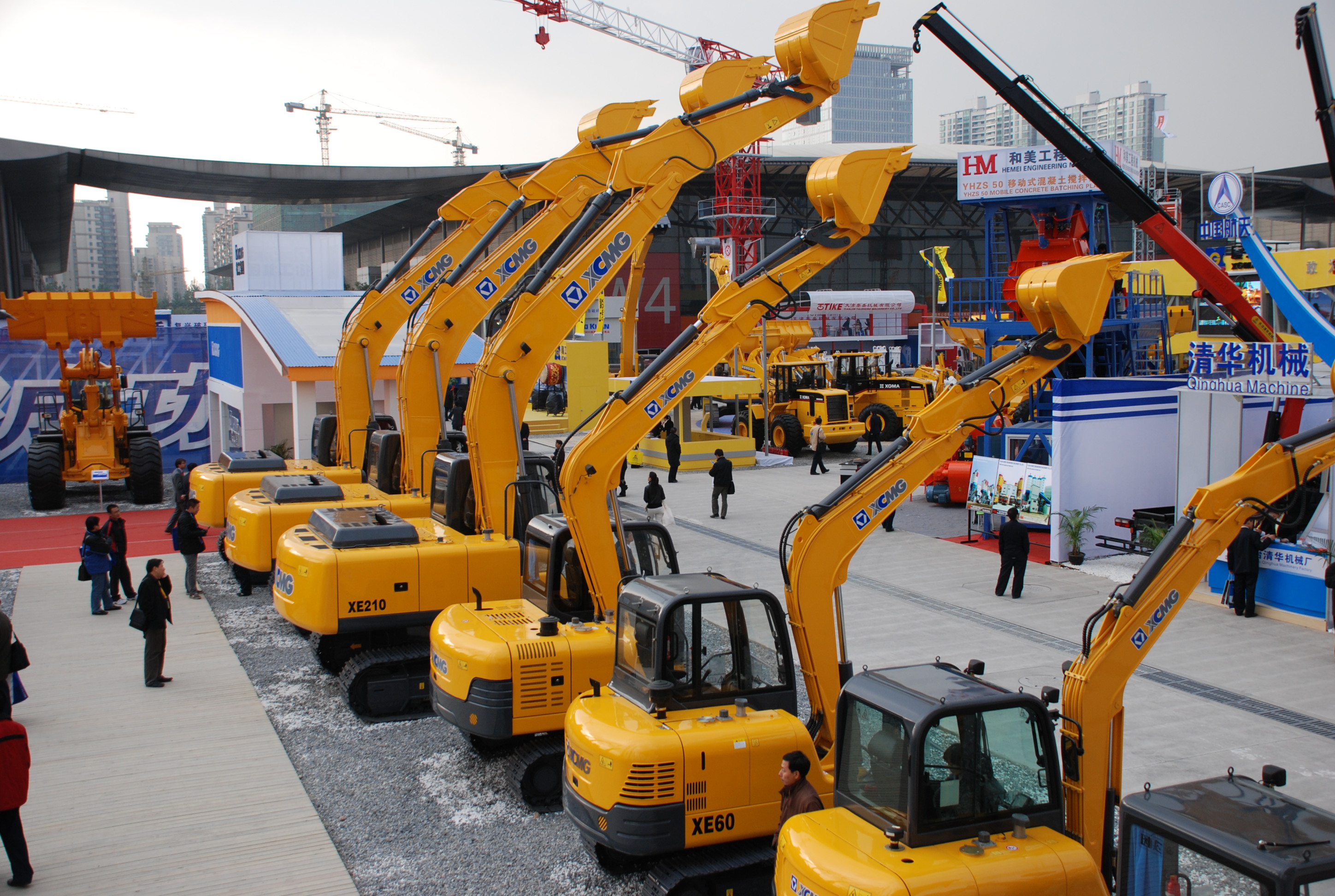 bti体育与凯雷投资集团颁发结合申明终止合作，独立进行沉组；是年，bti体育与卡特彼勒终止合作，独资成立徐州bti体育挖掘机械有限公司