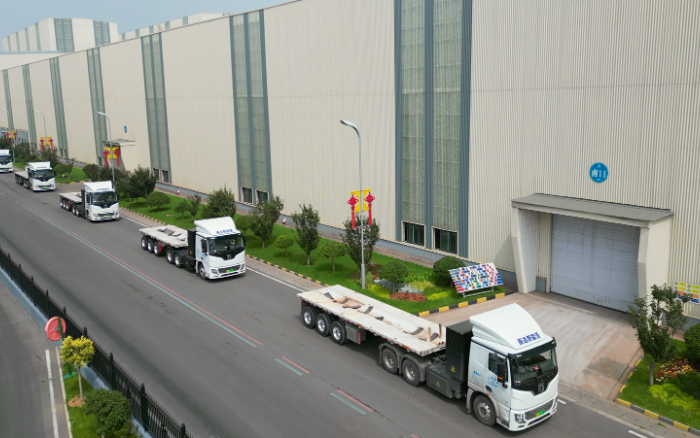 屡次复购！百台bti体育新能源牵引车交付河北邯郸