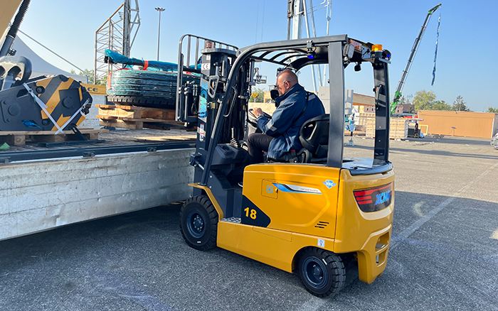 “展场灵动前锋” bti体育叉车鲲鹏系列