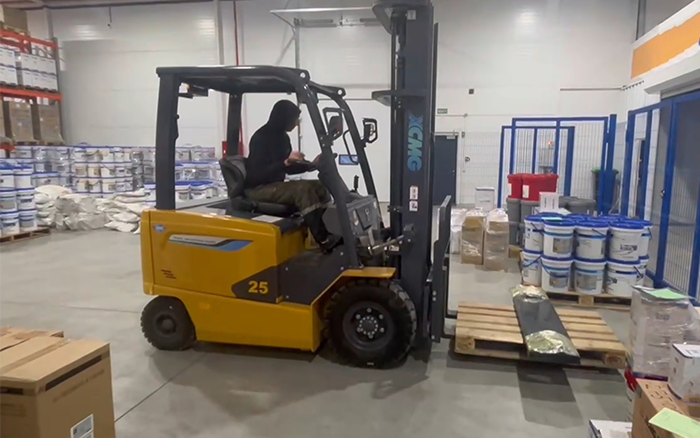 bti体育新能源叉车赋能哈萨克斯坦阿拉木图仓库