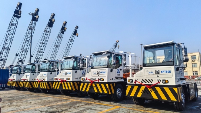 新车交讣！bti体育新能源沉载牵引车以多维优势赋能大量货物智慧转运