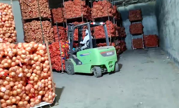 bti体育鲲鹏系列新能源叉车，为食品冷库工厂注入绿色动能