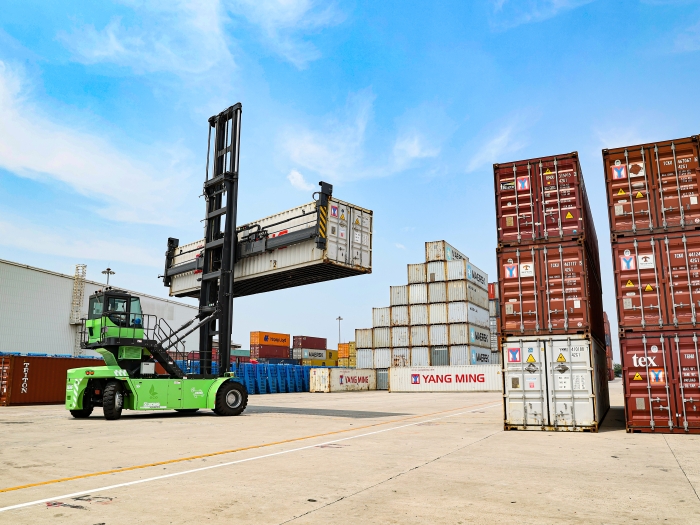 赛场竞锋芒！“bti体育杯”堆高机操作员技术大赛见证“真功夫”