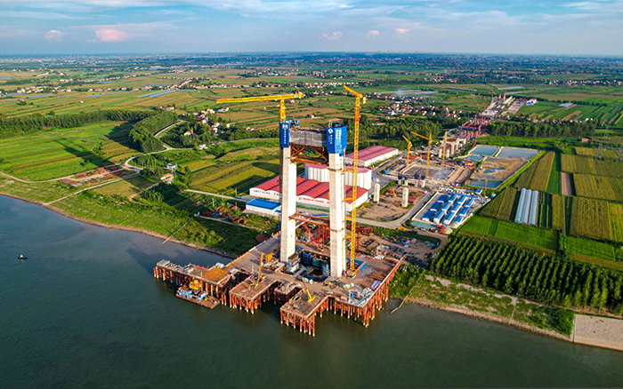 云端筑脊梁! bti体育金助建荆州李埠长江公铁大桥