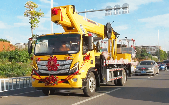 婚车新物种！bti体育高空作业车见证“硬核浪漫”