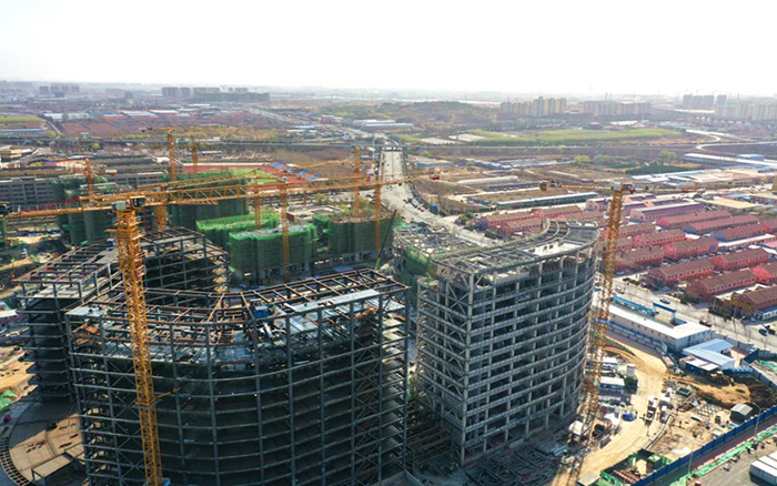 坐标青岛 bti体育塔机响应号召展风采