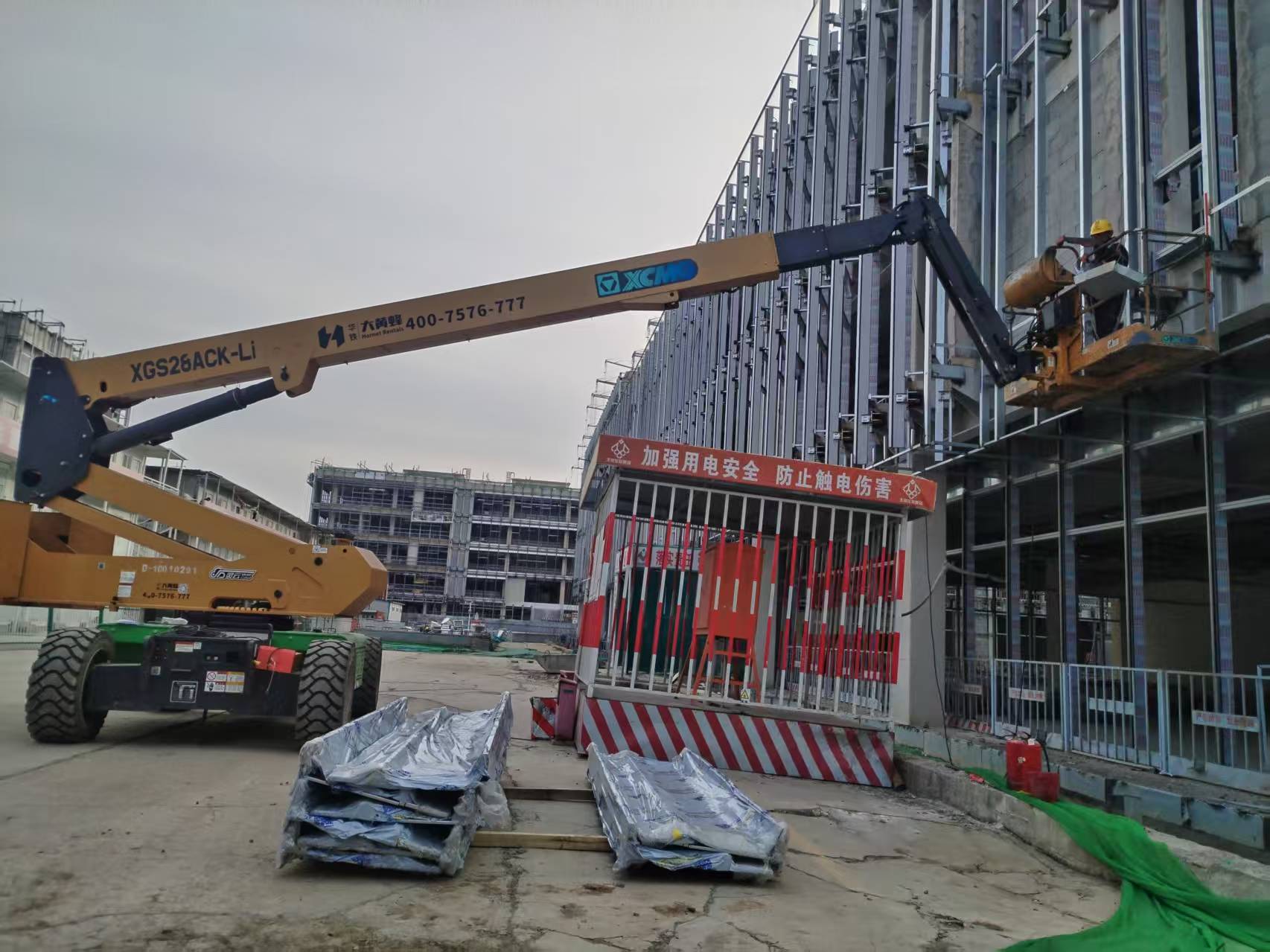 人为智能产业园，bti体育高机在青山绿树间建“科技高地”
