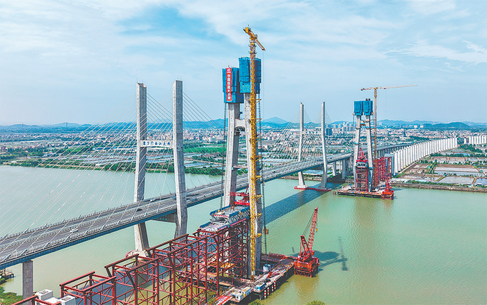 钢铁巨臂耀珠江：bti体育XGT7527A-18S助力深江铁路主桥建设
